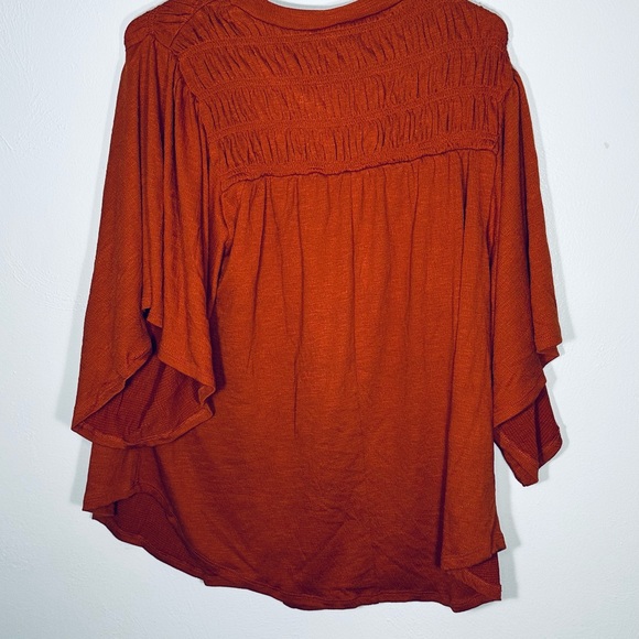 Women’s Torrid Knit Crew Neck Smocked Flutter Sleeve Top - Picture 2 of 3